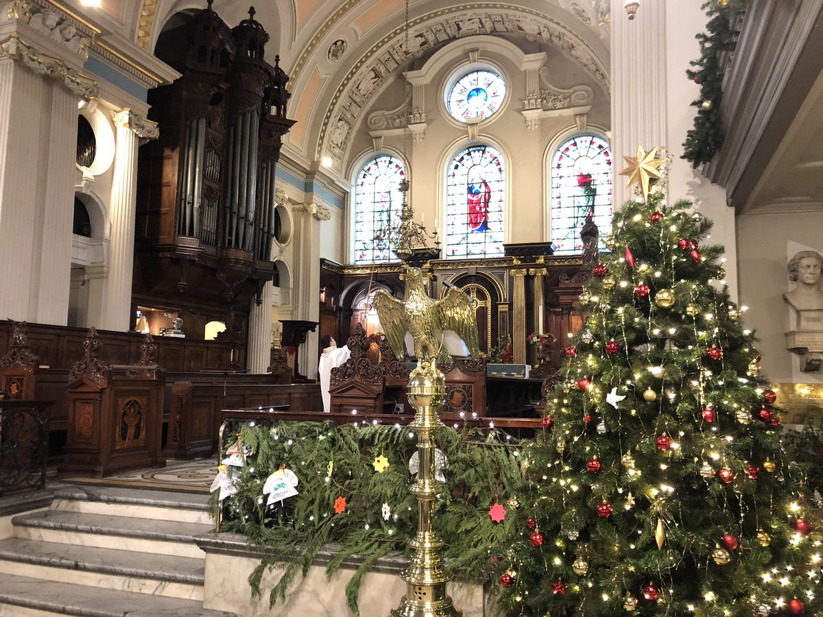 RobinDavis_'s tweet image. Lovely to sing Christmas Day Eucharist @Hampstead_PC! Nice to see @RevJFletcher again! Mum and Dad enjoyed seeing Jeremy, Julia and Mathew from my days as a Chorister @YorkMinChoir! 🎄🎄