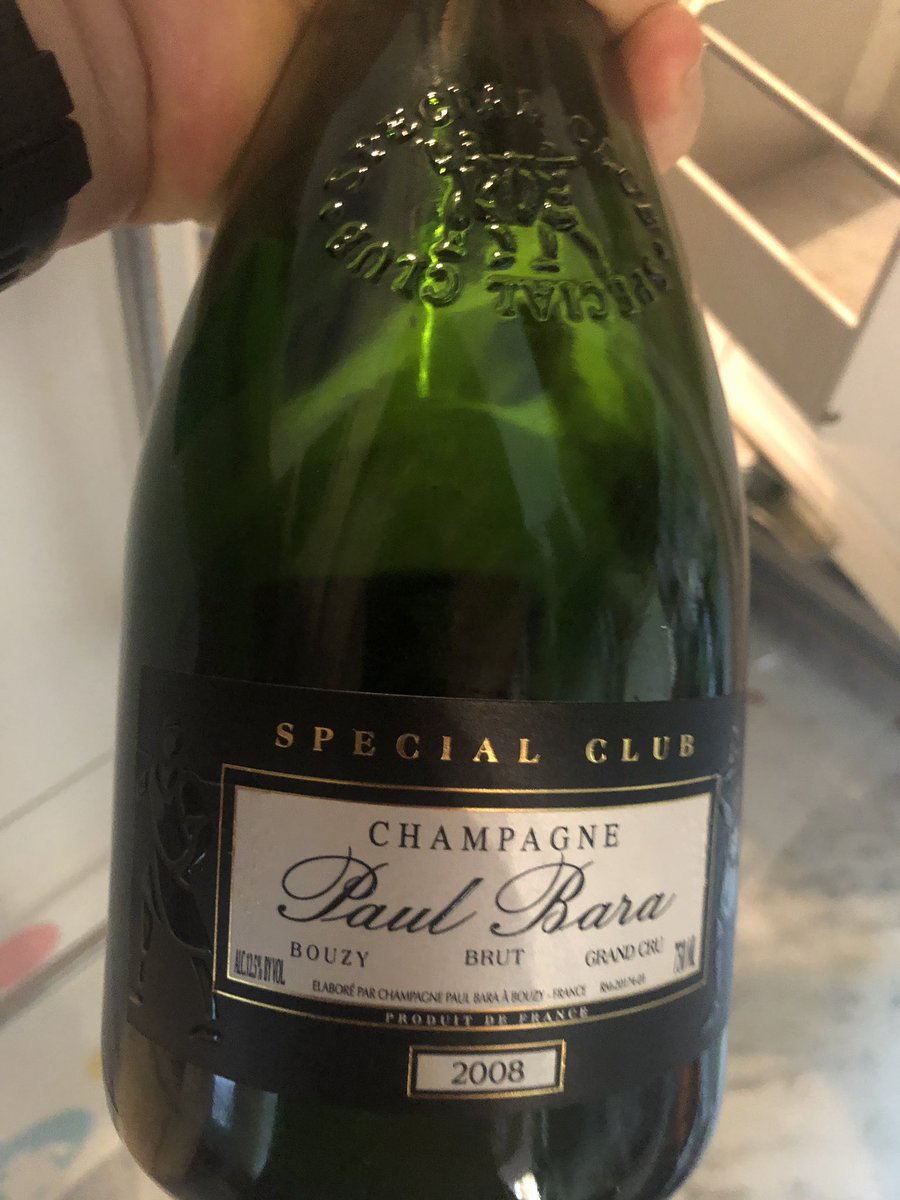 Marxtrixx's tweet photo. Natale è Natale #dadomanifacciodieta #wine #champagne #specialclub #toscana #domperignon #paulbara https://t.co/Z7xBZsCRgG