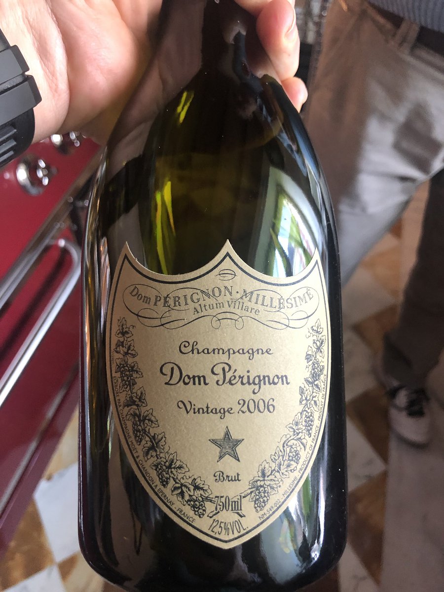 Marxtrixx's tweet photo. Natale è Natale #dadomanifacciodieta #wine #champagne #specialclub #toscana #domperignon #paulbara https://t.co/Z7xBZsCRgG