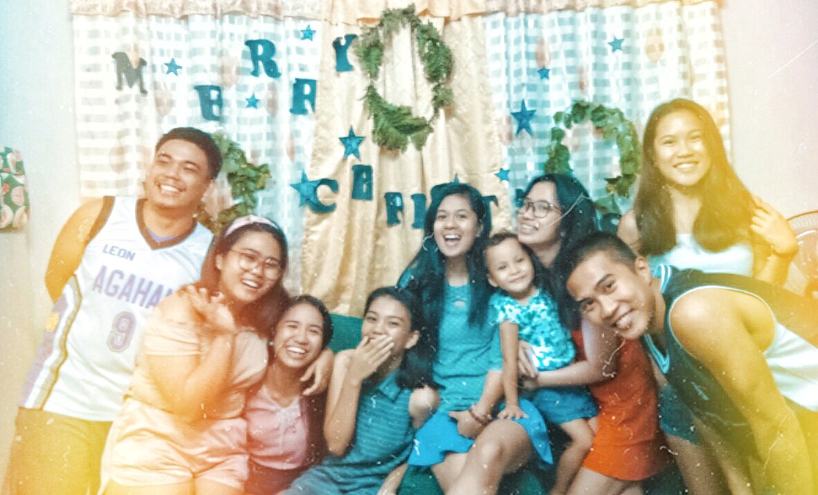 itsTheiiiiah's tweet photo. Indeed, it's the most wonderful time of the year.  

Merry Christmas from our family to yours!!! All the love 🎄💚❤ https://t.co/JwAF0BRu7s