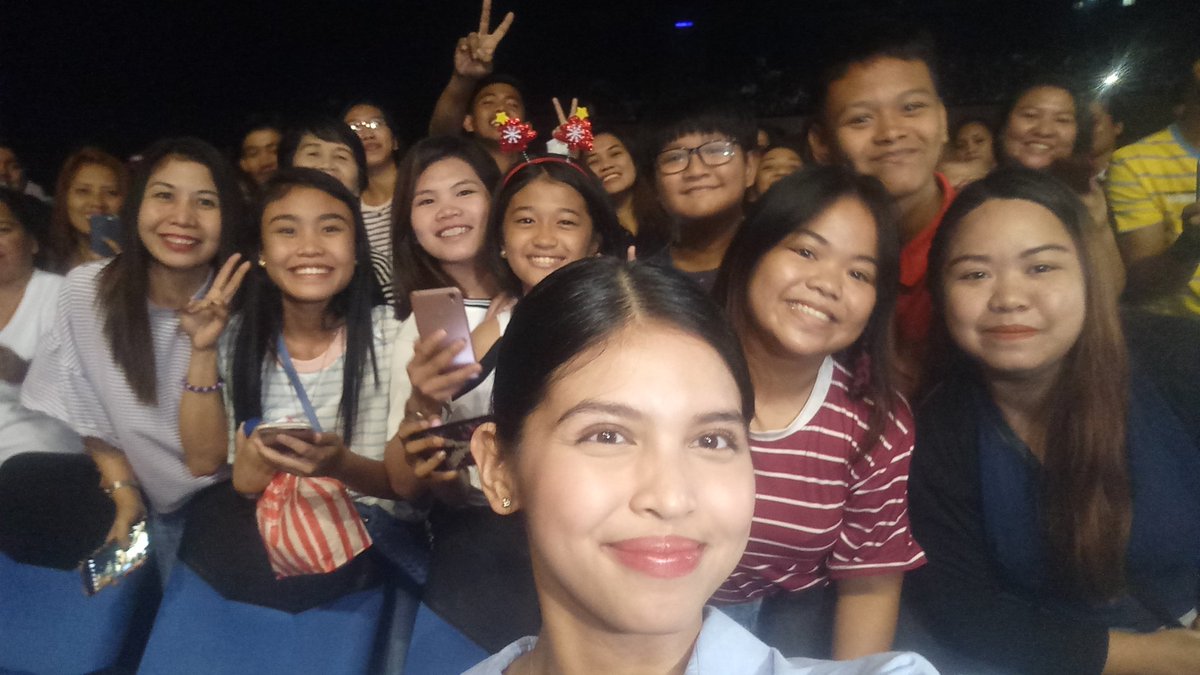 molandarhia25's tweet photo. @DirekMike Napakaganda po @DirekMike sulit po ang paghihintay at pakikipagsiksikan sa pagpila. Super enjoy celebrating christmas watching jackempopoy. At nakita pa po namin si @mainedcm w/ matching papic sa kanya sa cinema. 
#JackEmPopoyUnangPanoorin https://t.co/o5eVzjOZCy