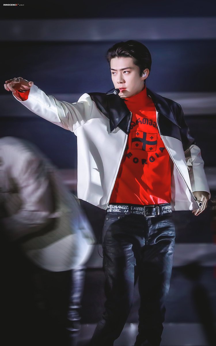 innocence_sh's tweet photo. 181225 SBS가요대전 

👀👀

#SBS가요대전 
#SEHUN 
#세훈 https://t.co/sWIyQJBYma