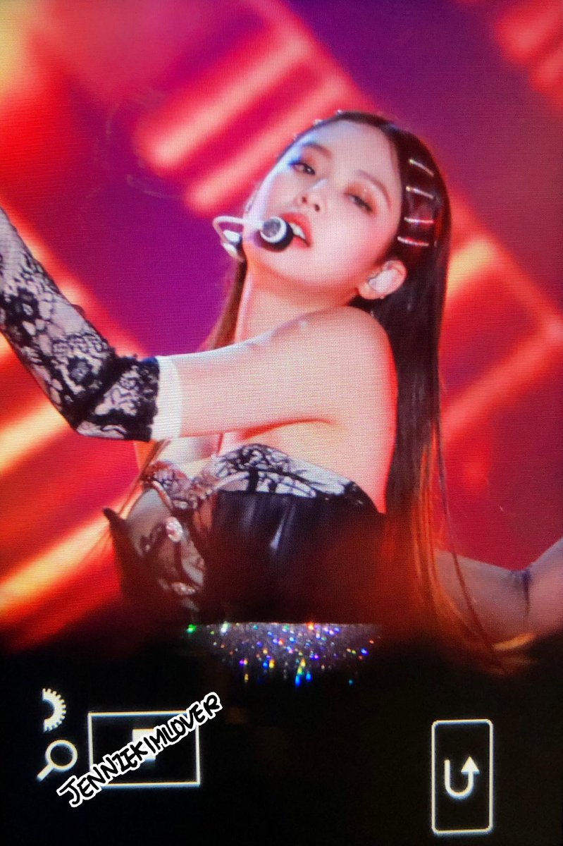 jenniekimlover's tweet photo. 181225 sbs가요대전
#제니 
#BLACKPINK 
#JENNIE https://t.co/qzWRZ5gs79