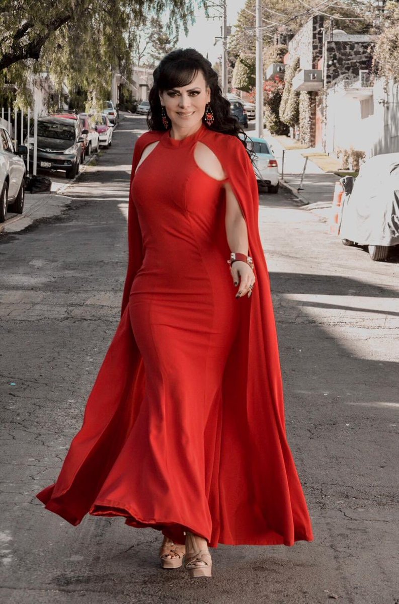 MaribelGuardia's tweet photo. #feliznavidad Yo aquรญ de #rojo y #feliz ๐ธ @winniedalay ๐ @luremoficial๐@thhorgz ๐๐ปโโ @emilianaperezhair #wdproducciones ๐ฅBESOS ๐ https://t.co/5wJ3a3aQUs