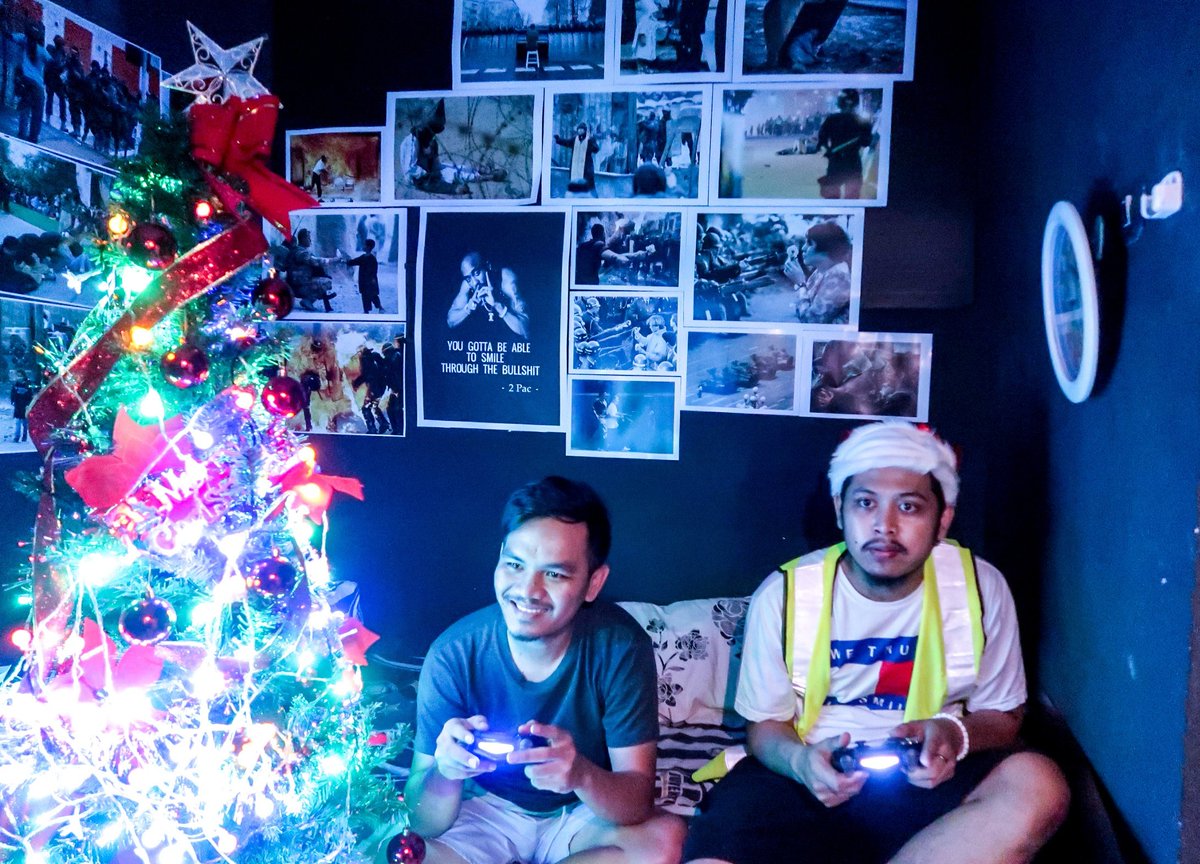TretanMuslim's tweet photo. Chill Holiday 🎮..
Merry Christmas ☃️🌈.. https://t.co/CFZSxDrLHr