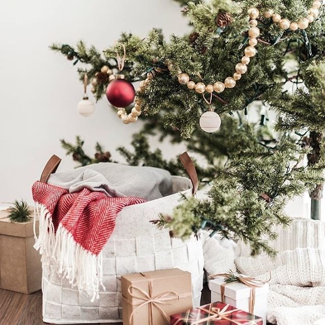 DeeKayEvents's tweet image. I got to read 'Twas The Night Before Christmas to my nephews last night. How lucky am I? We're pretty cute, not gonna lie. It's one of the most happiest and joyous times of the year.
***
I wish you all warmth and joy with the ones you love most. May the … bit.ly/2CyJfqo