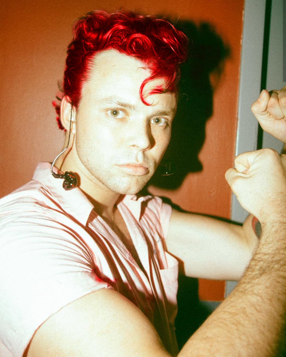 lgn5SOS's tweet photo. I need more Ash's red hair photos so made these 😊🤗🤗 https://t.co/9YBmiMeVpb