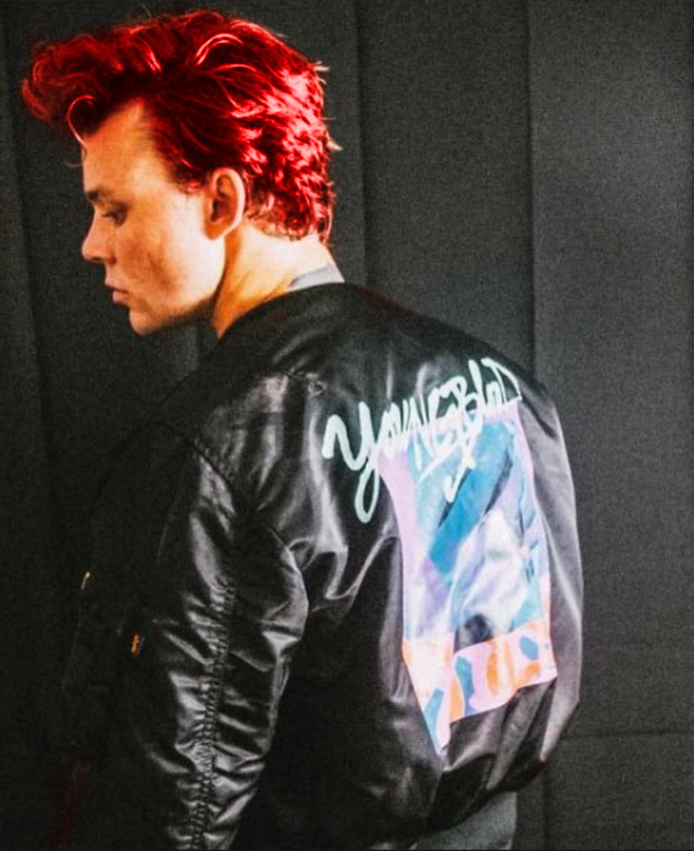 lgn5SOS's tweet photo. I need more Ash's red hair photos so made these 😊🤗🤗 https://t.co/9YBmiMeVpb