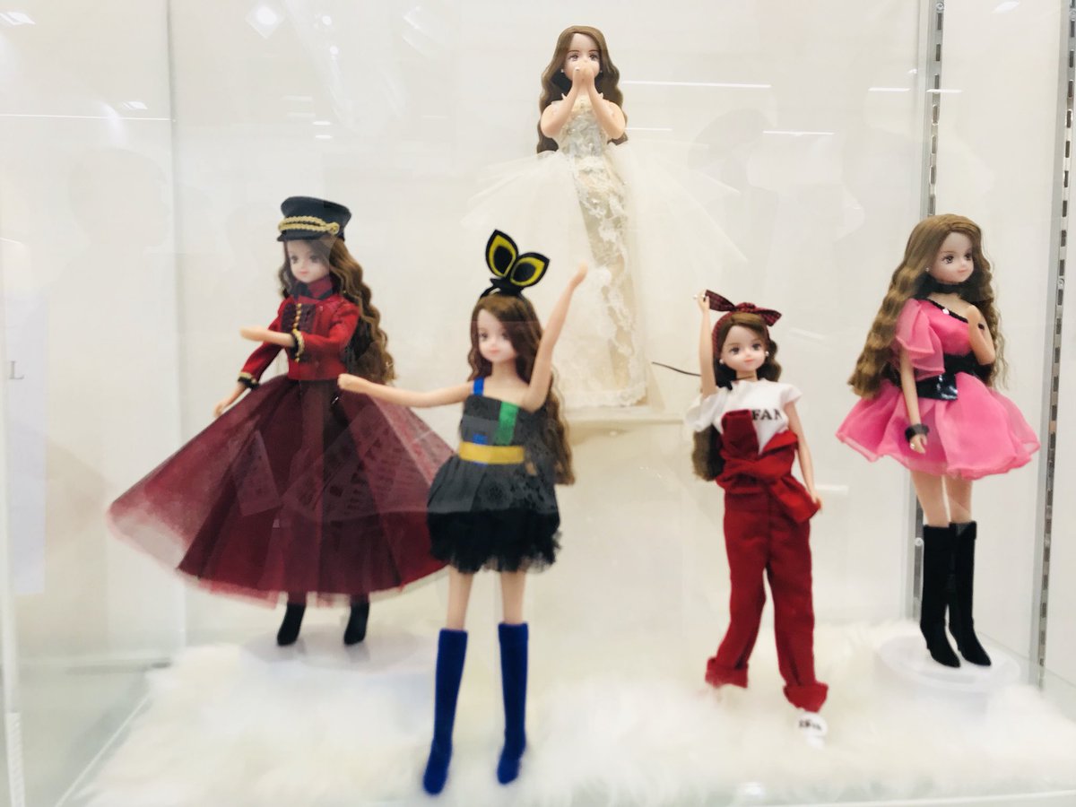namie__20's tweet photo. どなたか奈美恵ドールまたはシリアルナンバー譲ってくださる方いらっしゃいませんか、、、😭😭😭🙏💓
いや価値が高すぎるから無理か。
最後の沖縄の銀テあげますので、、、🙇‍♀️ https://t.co/rxmdXY8Zg8