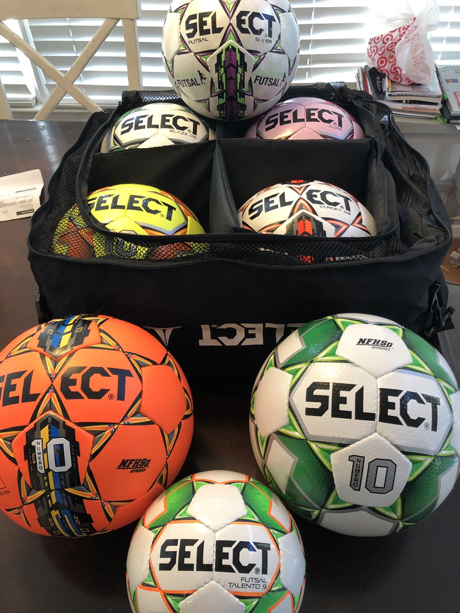 the_bootboy's tweet photo. It’s a @select_america kinda Christmas. #BlazeDB #TargetDB 4x #Numero10 #TalentoFutsalSkillsBall and the 4 ball game day bag. Plus ball pump, gauge, valve oil, water bottles, gloves and shin guard stays. #SelectCollection https://t.co/edgVWQgoiK