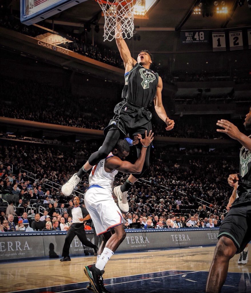 TheStrongSide_'s tweet photo. Merry Christmas @RotoRadar fam!
Hope you all have a wonderful day today.
Can’t wait to watch Giannis punish the Knicks once again on a national stage.
#RR12 #GreekFreak #DeathofHezonja https://t.co/dTVsw1OCQb