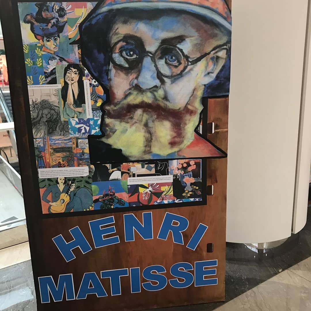 enduluspark's tweet photo. Bahçeşehir Koleji sanat kulübü öğrencilerinin hazırladığı,‘Henri Mattisse’yi Anlamak' konulu sergi, EndülüsPark Avm’de açıldı. Açılış öncesi modern dans grubu öğrencileri de, yeni yıl dans gösterilerini sundular. #Bahçeşehirkoleji #sanat #resim #endülüsparkavm #sergi #moderndans https://t.co/SH5Hu7USGN