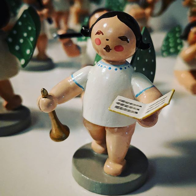 krautsource's tweet photo. Auch schön gesungen? #engel #holzfigur #froheweihnachten #seiffen #elfpunkte #erzgebirge #wendtundkühn https://t.co/zLEOSGJPLn https://t.co/qtHD4iGclG