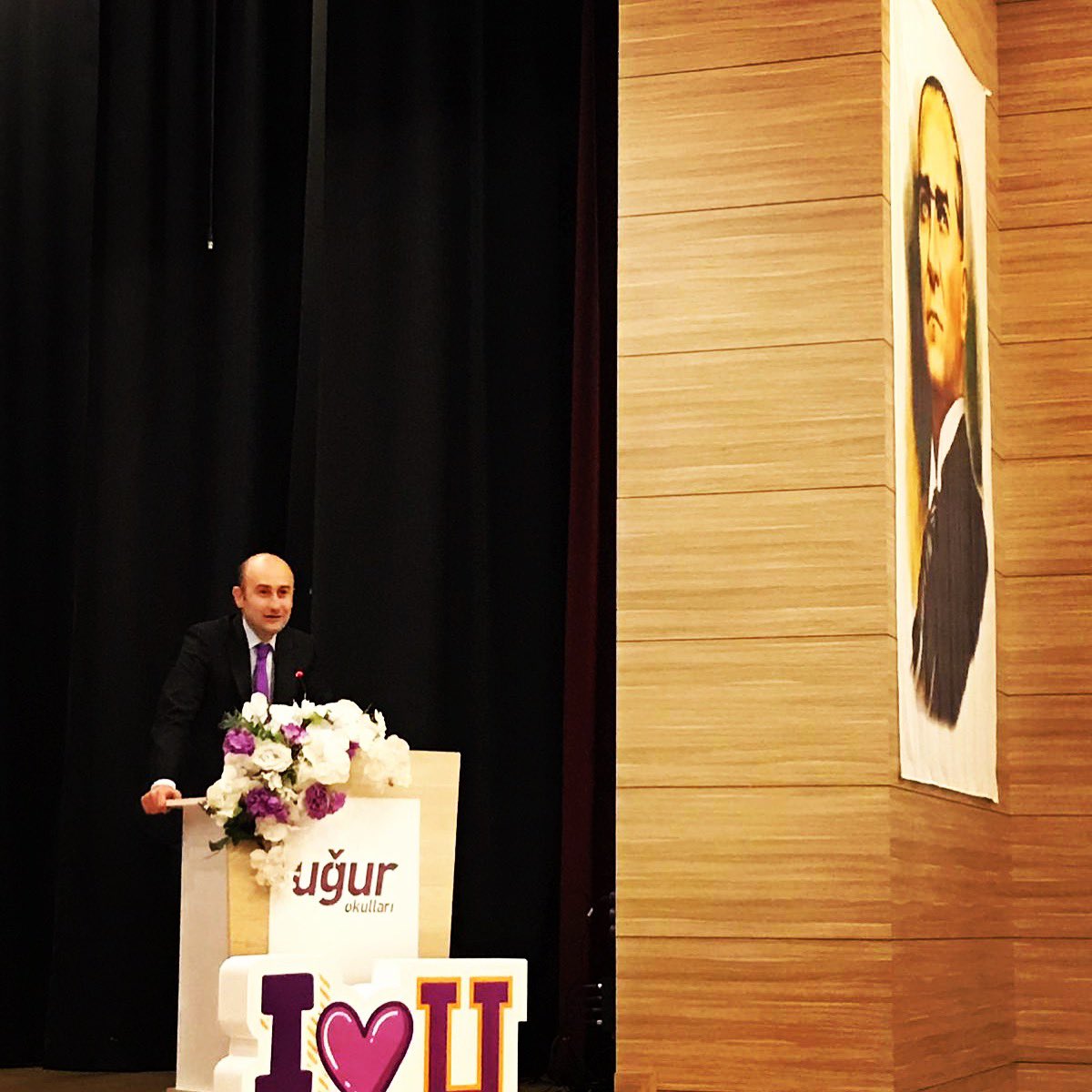 Bugün anlattım. Uğur’un bendeki yeri ayrıdır. Çünkü ben de sınavlara Uğur ile hazırlandım. Dile kolay 50 yıllık bir eğitim kurumu... Ailemiz çok büyük, köklü... <a href="/UgurOkullari/">Uğur Okulları</a>