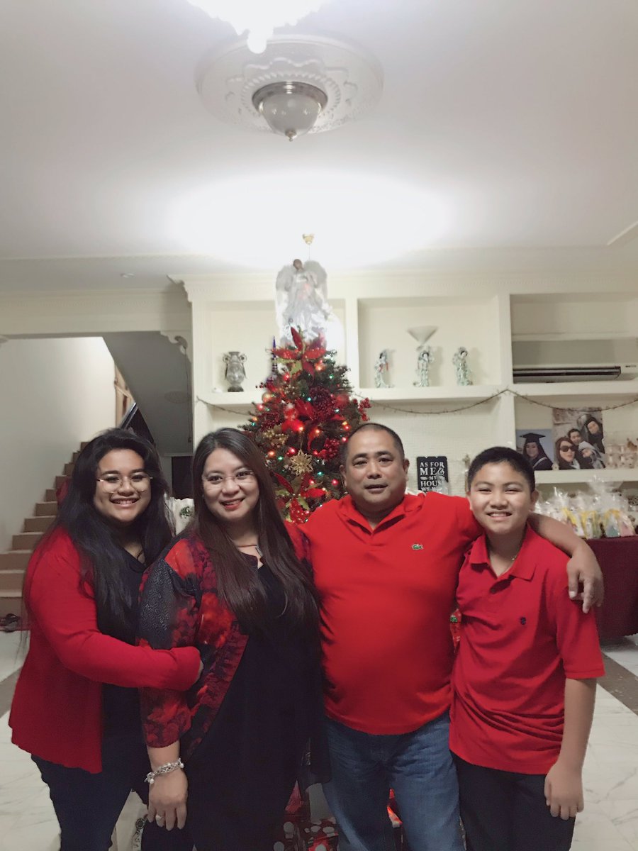 Mrs_KFerrer's tweet photo. Merry Christmas from our family to yours.  May this Christmas and the coming new year be filled with our faith in Him, our love for Him, and our trust in Him. 🎄🙏🏻🎅🏻-
-
#Christmas2018
#MiFamiglia
#grateful 
#ChristmasIsLove
#FerrerFamily https://t.co/sj0bFg12zI