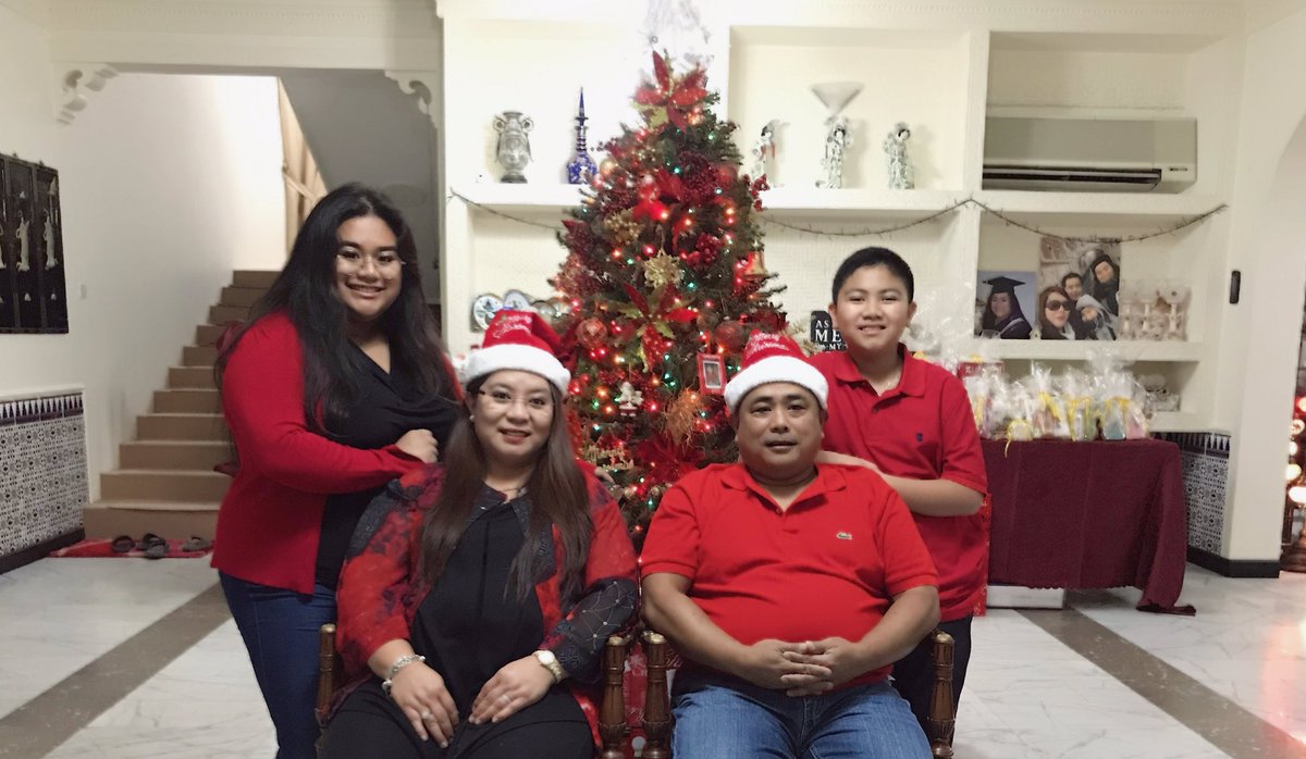 Mrs_KFerrer's tweet photo. Merry Christmas from our family to yours.  May this Christmas and the coming new year be filled with our faith in Him, our love for Him, and our trust in Him. 🎄🙏🏻🎅🏻-
-
#Christmas2018
#MiFamiglia
#grateful 
#ChristmasIsLove
#FerrerFamily https://t.co/sj0bFg12zI