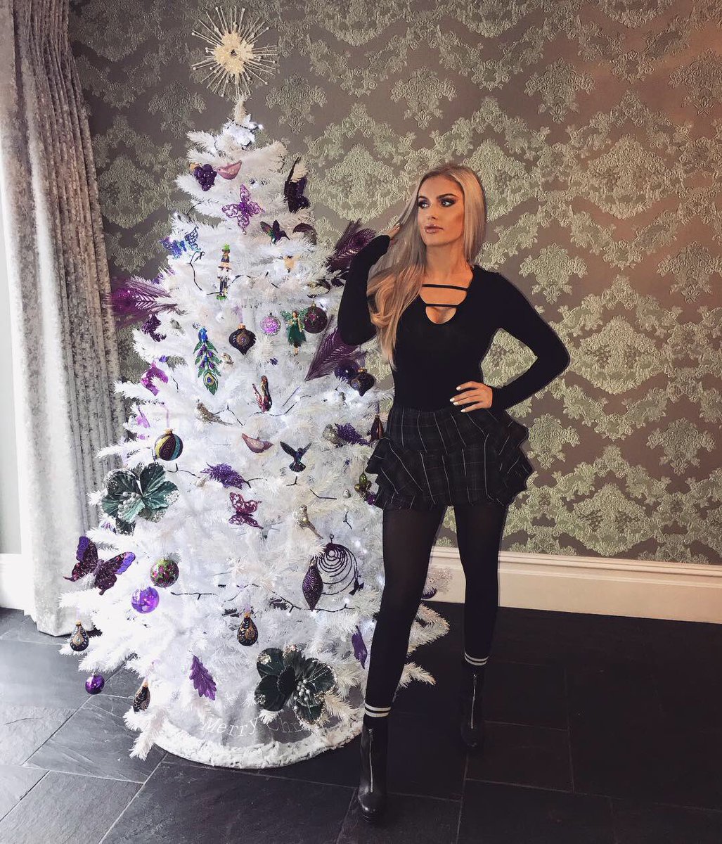 BlakeMonroeWWE's tweet photo. fa la la la la ππ #christMAZ https://t.co/aj7CgLKY6b