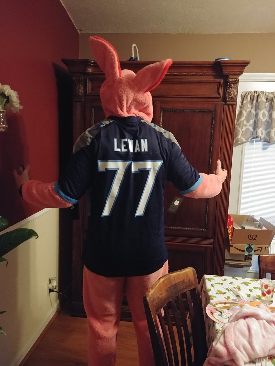 TDIFFIE's tweet photo. @Titans @TaylorLewan77 reppin our boy even in xmas story jammies! #NoBadDays #ChristmasStory https://t.co/q0PHUWlRxP