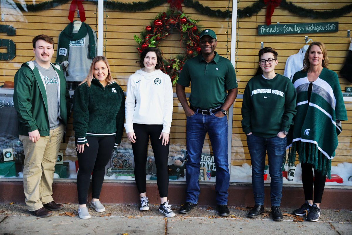 sbsmsu's tweet photo. Merry Christmas, Spartans, from our family to yours.  ✨💚 https://t.co/iSX8WuhRWU