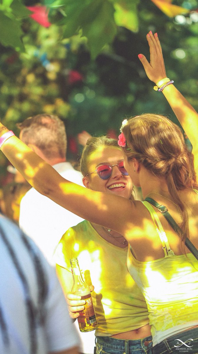 BaseCampBonn's tweet photo. Noch 7 Tage bis zum neuen Jahr. Wir nutzen die verbleibende Zeit, um an einige BaseCamp-Highlights von 2018 zu erinnern. Wir beginnen heute mit einem Jubiläum: 5 Jahre Holi Colors! #basecampbonn #basecamp #highlights2018 #bonn #holicolors #holicolorsbonn #bonnistbasecamp https://t.co/VAxu1m2mrS
