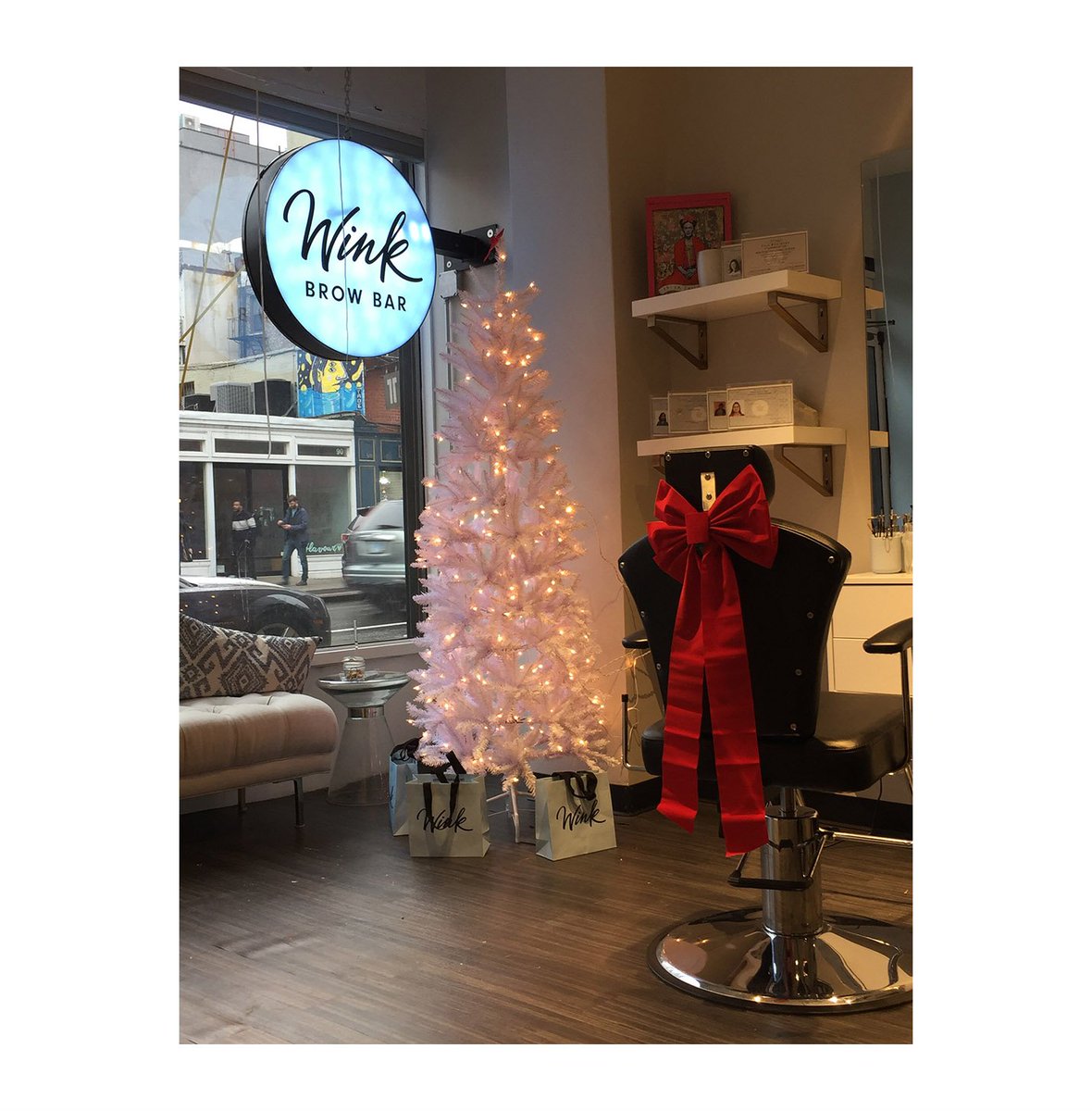 What's under your tree this #Xmas ? Need a last minute #gift ? A Wink Brow Bar #giftcard is the perfect solution for a gift.

When you treat your #besties to the gift of #selfcare , everyone wins! And now until the end of the year, FREE #threading for all NEW customers ;)

#brows