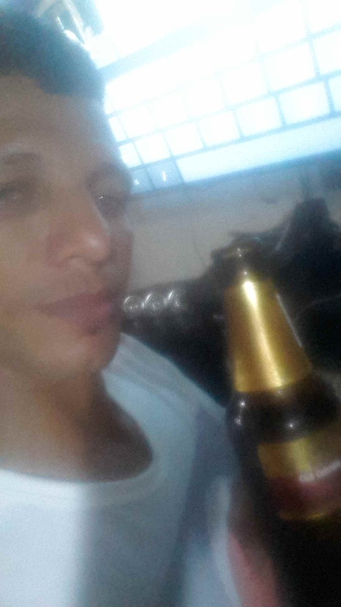 JOSEDOAPO's tweet photo. @jazz_la_leyenda En la nevera vestidas de canilla de albañil https://t.co/m4YoXjNsL4