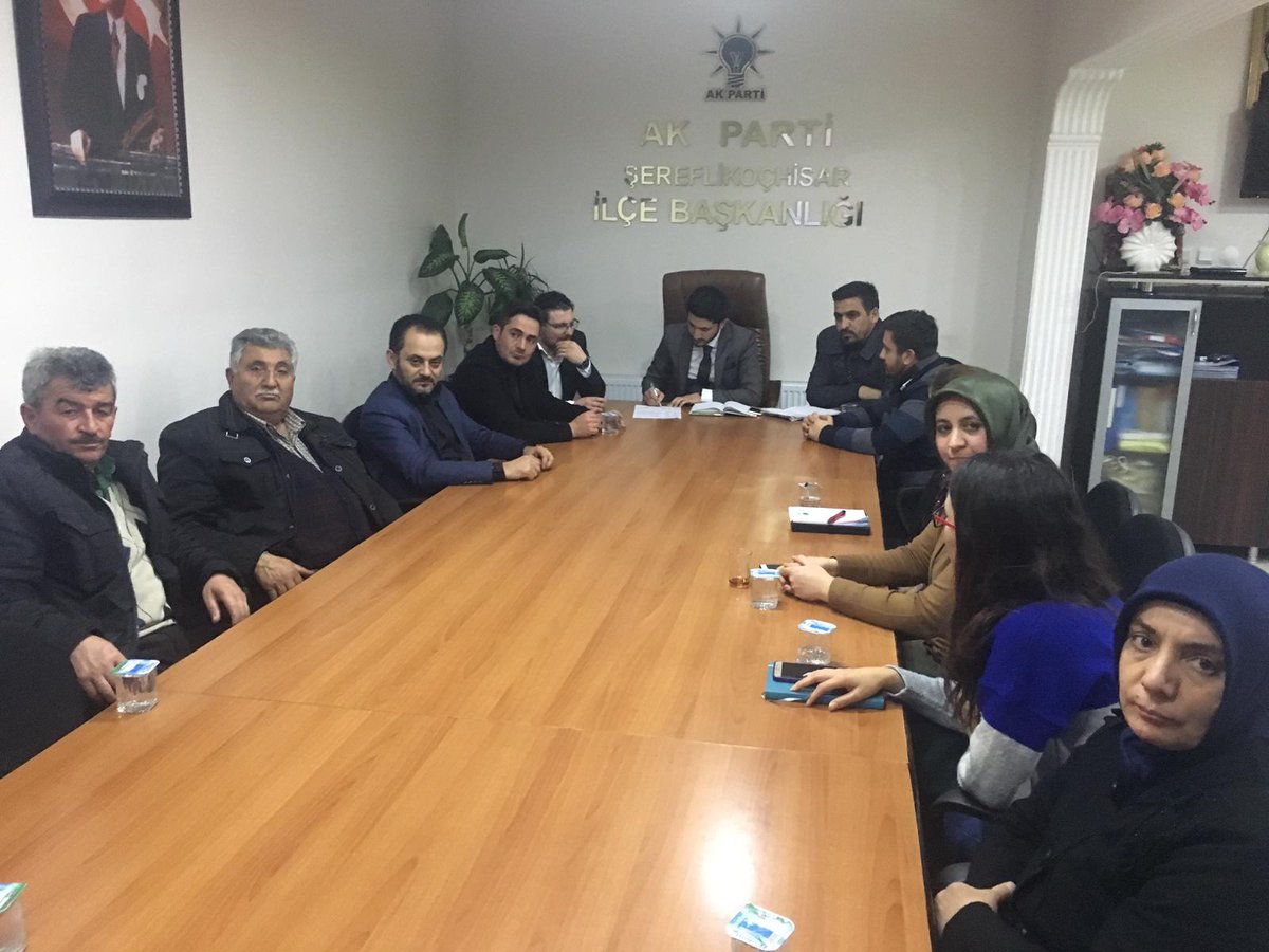 Ak_SKochisar's tweet photo. Haftalık Yönetim Kurulu Toplantımızı İlçe Başkanımız Sn Erkan SEYHAN’ın Başkanlığında  gerçekleştirdik. @hakanhanozcan @erkankandemir @Y_Akdogan @_fatihsahin @ali_ihsanarslan @erkanseyhan06 https://t.co/TiROGCT9AK