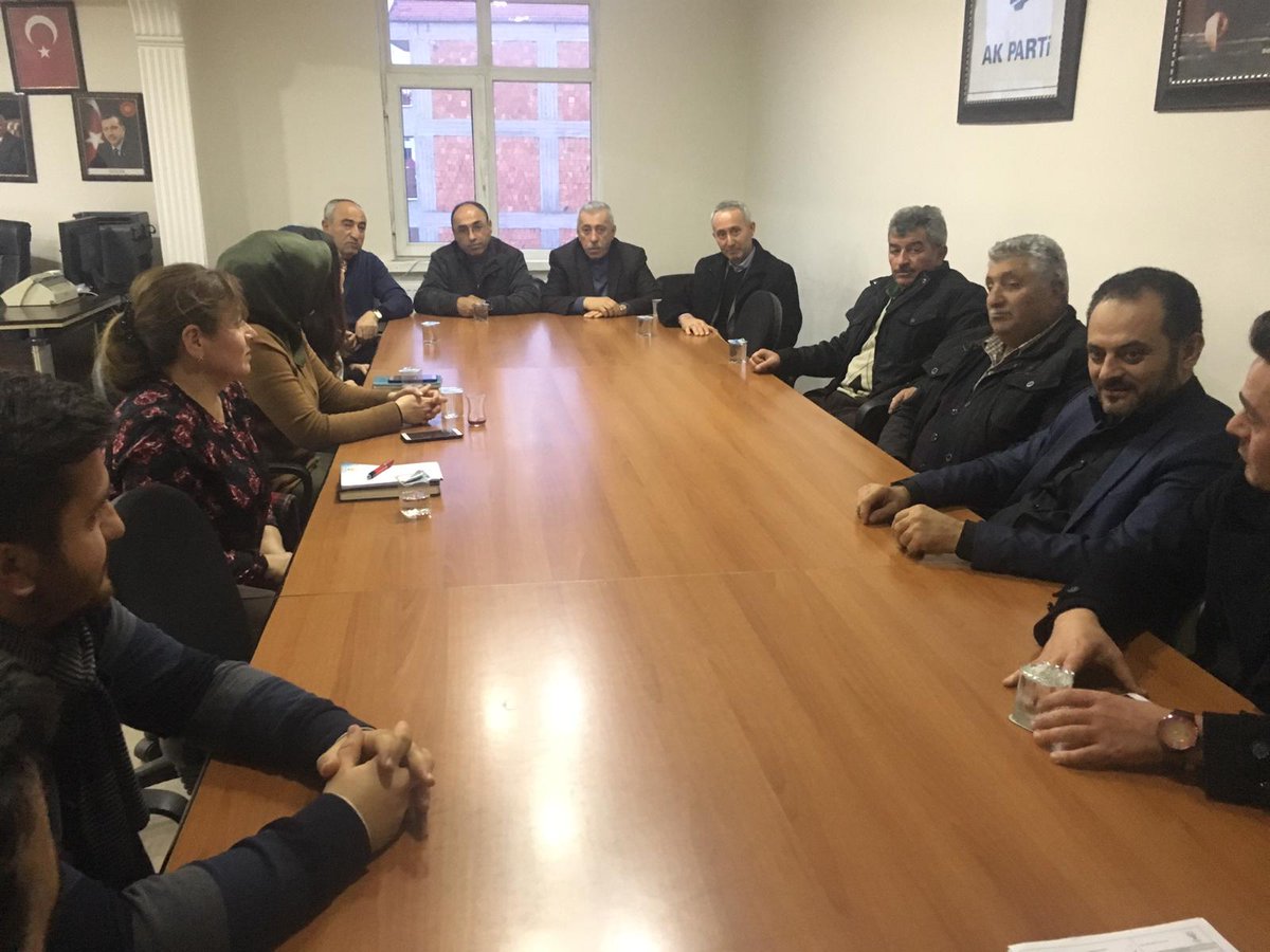 Ak_SKochisar's tweet photo. Haftalık Yönetim Kurulu Toplantımızı İlçe Başkanımız Sn Erkan SEYHAN’ın Başkanlığında  gerçekleştirdik. @hakanhanozcan @erkankandemir @Y_Akdogan @_fatihsahin @ali_ihsanarslan @erkanseyhan06 https://t.co/TiROGCT9AK