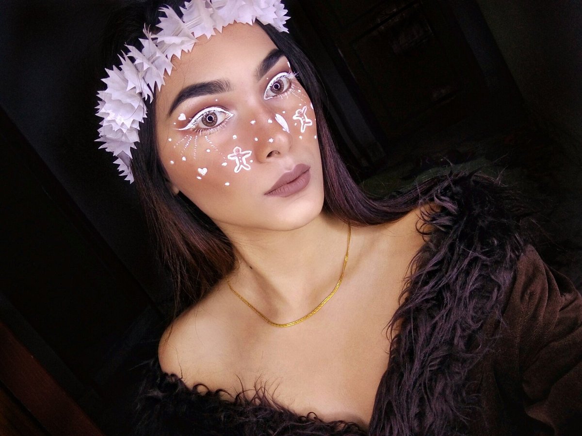 ssumnimaa's tweet photo. Merry Christmas y'all 🎄
#ChristmasDay #MerryChristmas #makeup https://t.co/EM91rlrA75