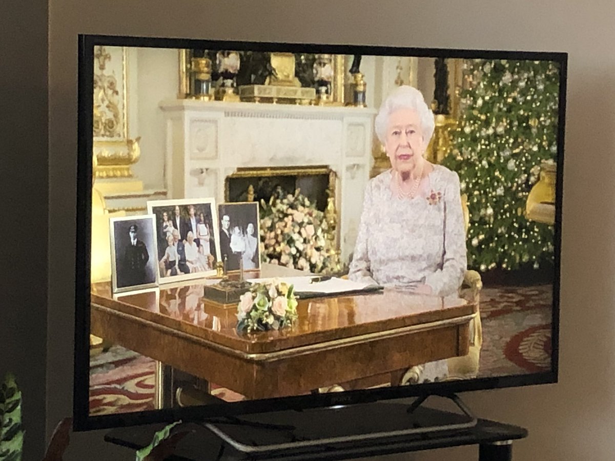 MahyarTousi's tweet photo. The freedoms of the British nation are protected by the crown. The crown is protected by Elizabeth II. And my family and I grateful to Her Majesty for decades of public service. God save the Queen! 🇬🇧 👑 #QSTQ #ChristmasDay #QueensSpeech https://t.co/D6nm47UUrJ