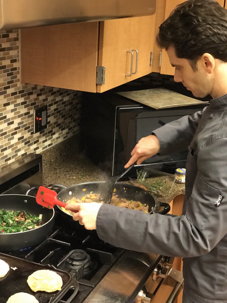 ChefMarshallob's tweet photo. While @CodyMatzFox9 reported today’s weather we cooked for the @stlouispark firefighters #ChristmasDay #giveback #supportfire https://t.co/MIXHWmEVR0