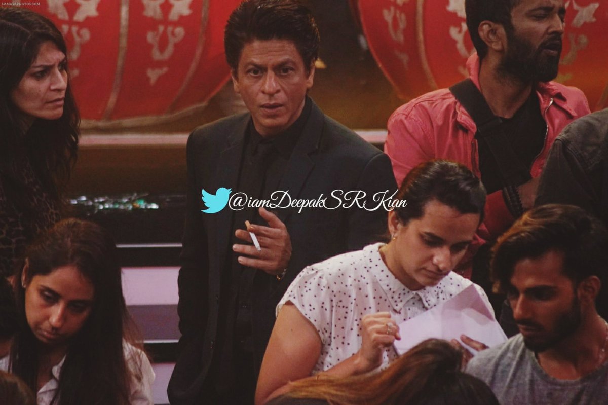 iamDeepakSRKian's tweet image. HQ : KING KHAN @iamsrk 🚬 From #IndianIdol Grand Finale Few Days Ago

#Zero #ZeroTheFilm #ZeroTheMovie #ChristmasWithZero #PaidCriticTaranAdarsh