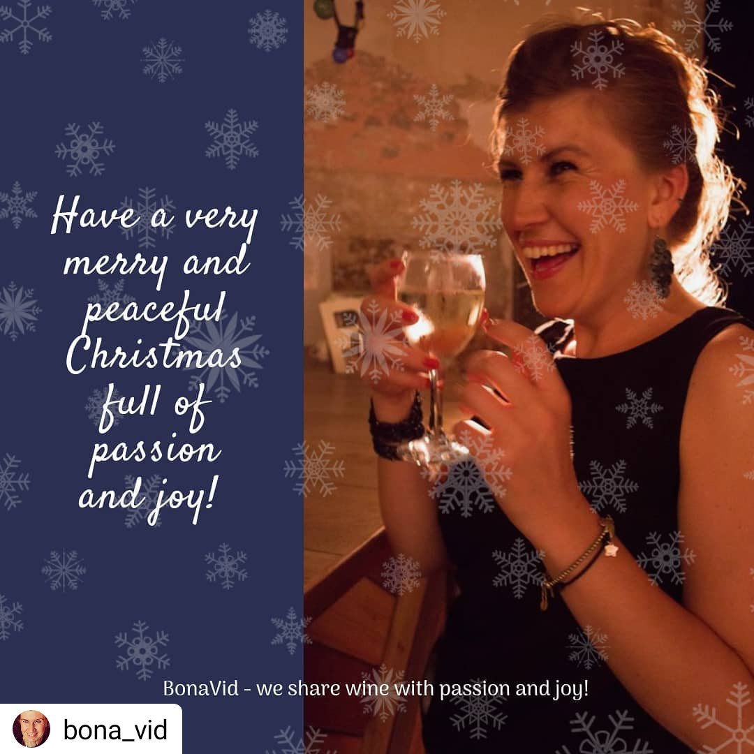 Jolanta_BonaVid's tweet photo. Wishing you lots of joy and passion shared among your nearest and beloved ones! Merry Christmas everyone!!! 💜💜💜💜💜🍷🍷🍷🎄🎄🎄🎄✨✨✨✨ #Bonavid #passionforwine #christmas #Barcelona #catalonia #catalanwines #joyoflife #joyofwine #joyandpassion #spain #spanishwines #winetime https://t.co/gu6qAaAL8y