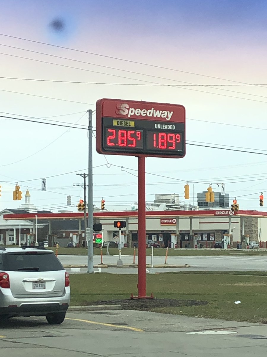 BuenoGreg's tweet photo. Merry Christmas TROY, Ohio #speedwayrocks @Speedway https://t.co/cYtYwR81II