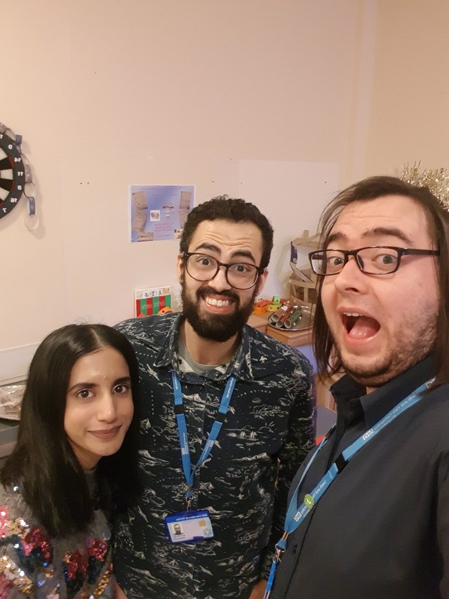 Making Christmas special for our patients who aren't with their families this year! Music, Christmas dinner and smiles all round 😊 <a href="/LeedsandYorkPFT/">Leeds & York Partnership NHS Foundation Trust</a> #staffselfie
