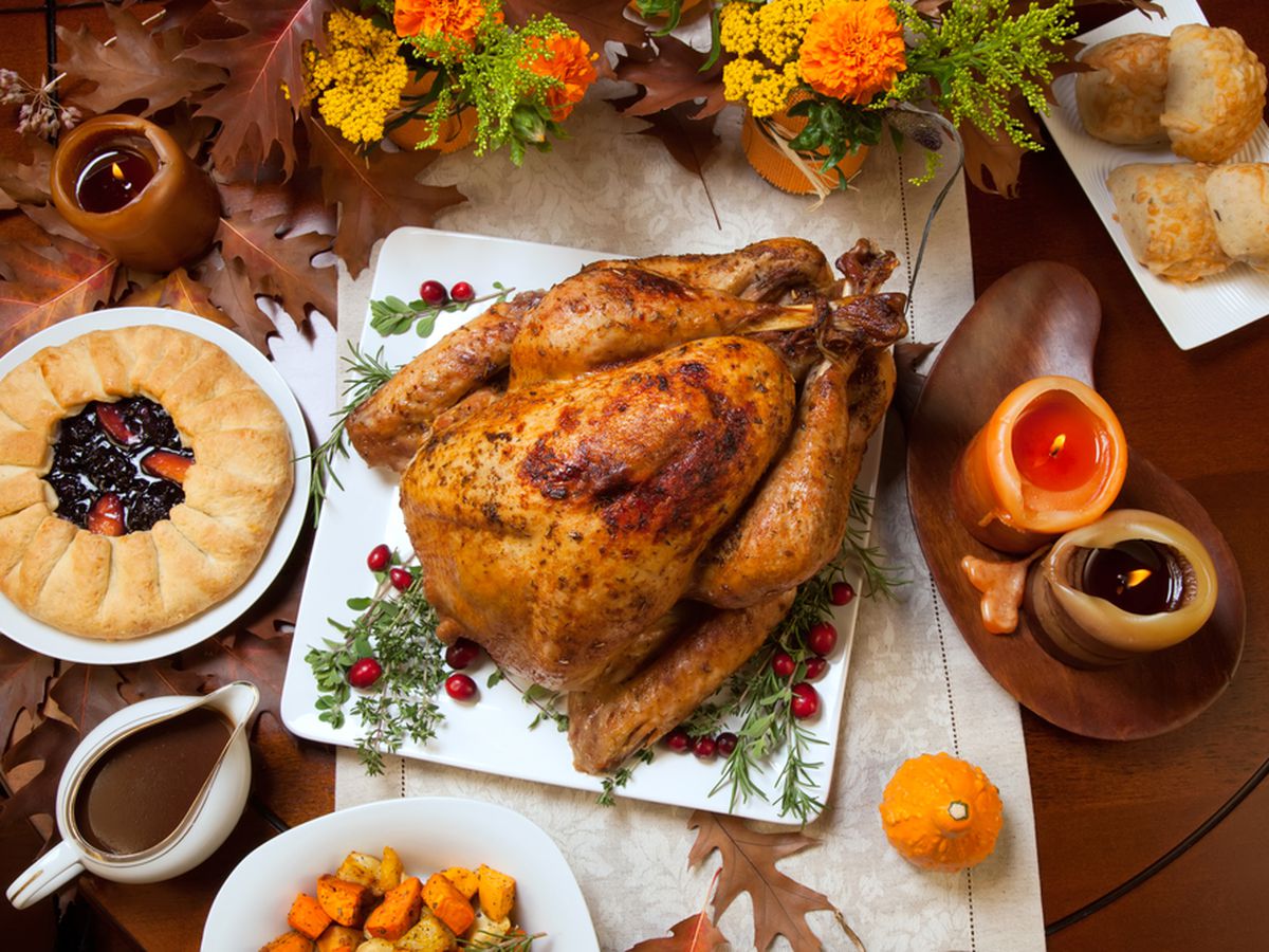 ToddyFur's tweet photo. @belbaer That's quite alright Greg, the #FurryTails pawty was two days ago... and last night was #FlyWithSanta and #Catmaseve - today we are mostly just relaxing with good food at #FurryTails so no pressure! https://t.co/AIac4ZvK9c