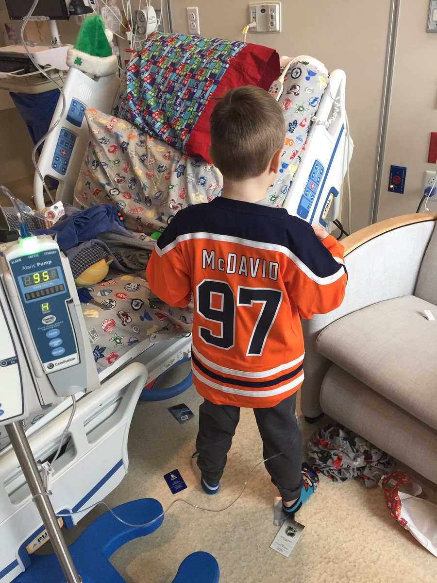 Might be a Buffalo boy battling Leukemia but he’s an @EdmontonOilers and @cmcdavid97  fan first! “Best Christmas ever!” -Owen age 4. #OwenStrong #Warrior