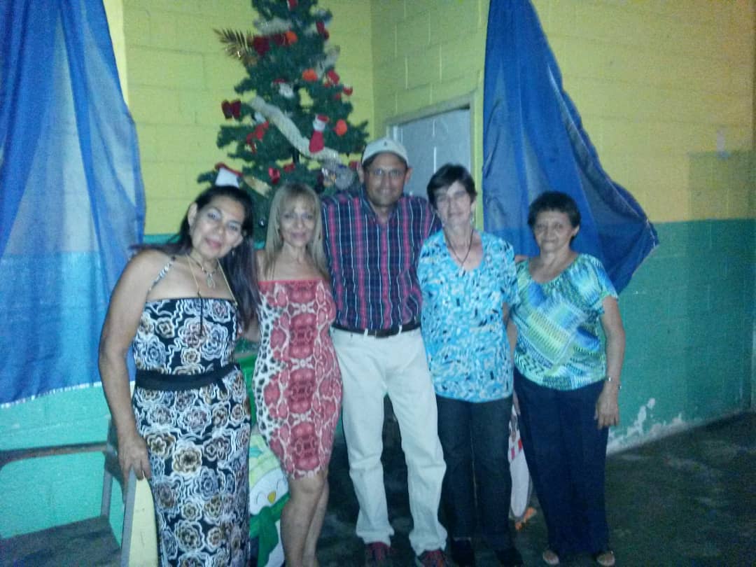 AraguaRecicla's tweet photo. El pasado #21Dic estuvimos compartiendo con la familia de #Fundac en estos días de unión y bendiciones. El equipo de #AraguaRecicla les desea #FelizNavidad. https://t.co/eo3Ms83yQJ