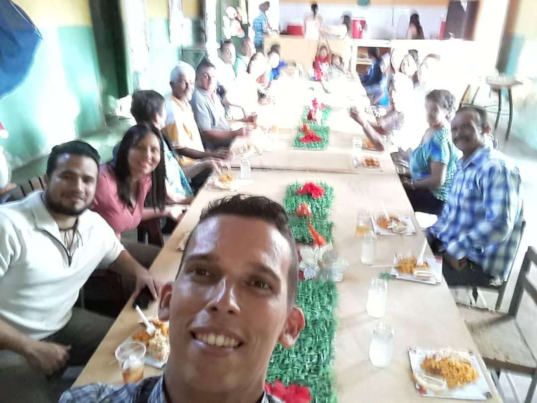 AraguaRecicla's tweet photo. El pasado #21Dic la familia de #Fundac celebró su compartir navideño.. En estos días de unión les deseamos a todos Feliz Navidad y Próspero Año Nuevo. https://t.co/wgqvPfq9u0