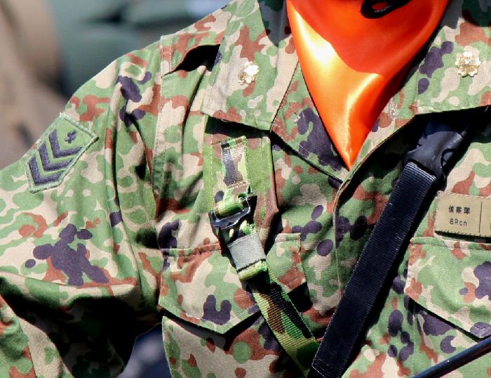 Conductor En Twitter 自衛隊ちょっとメモ 自衛隊曹候補者き章 迷彩服にき章 を着けるとしたらどちらが好きですか 服制では両襟に甲記章を着けることになっているみたいですが 右腕略章の上に乙記章を着けた隊員も見かけることがあります T Co