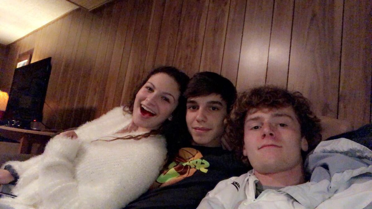 ProstHanna's tweet image. happy belated zack!! hope you had a great day, thanks for teaching me some cool handshakes💛💛💛 #laundry #8grade @zackwagner_