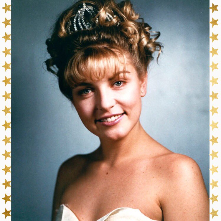 She will bring us goodness and light. 

🌟👸🏼💖

#TwinPeaks #LauraPalmer #promqueen #Lauraistheone #loveandlight #DoYouHearWhatIHear #Christmasmusic #lyrics