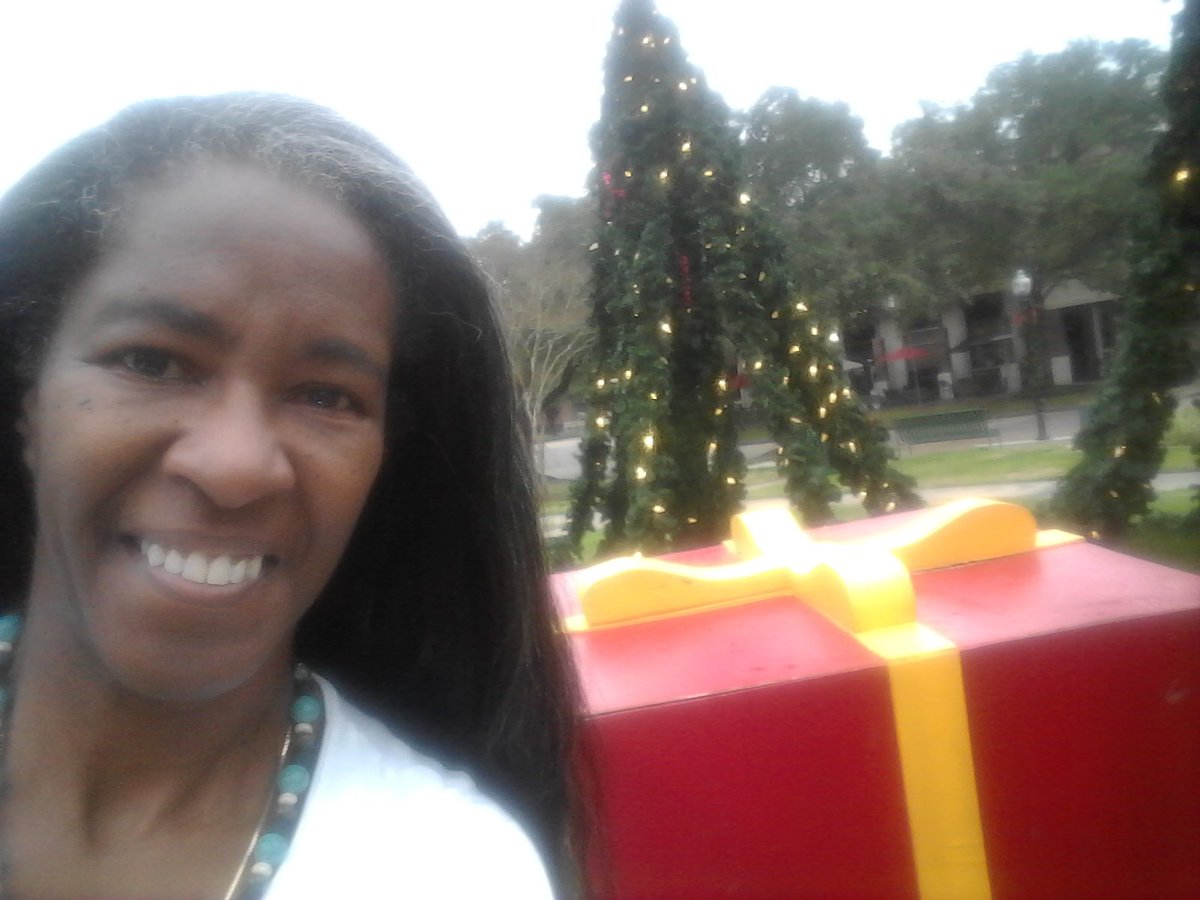 BradlinkLLC's tweet photo. Peace, joy and prosperity this holiday season and a fabulous new year in business!  @permitusnow @HelenCallier @GS10KSmallBiz @TexasOnTheGo #Entrepreneur https://t.co/wUx7THrsrv