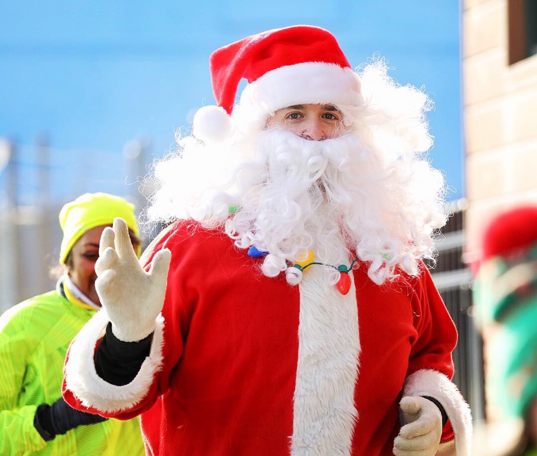 cfortiz_photo's tweet photo. Christopher Herman of Henrietta as Santa, finishes the 5th Annual Christmas Day Run/Walk to benefit the House of Mercy #dandcpix #roc @DandC https://t.co/46b0uiEF4e