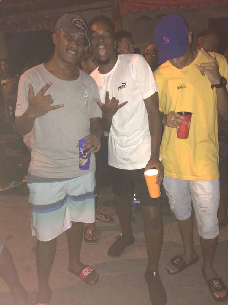 alexxcjr27's tweet photo. Oq q cê pede pra mim? 😎👊🏾 #FML27 https://t.co/hmP4HaID06