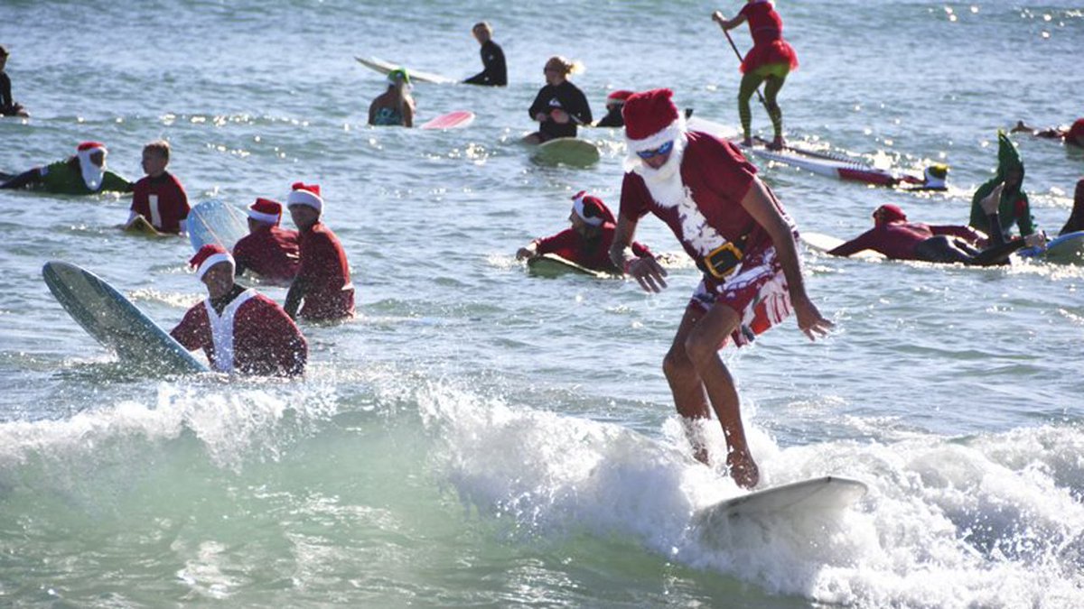 Hundreds of surfers in Santa suits ride waves in Florida bit.ly/2RiH3LM https://t.co/znNLAFfZFL