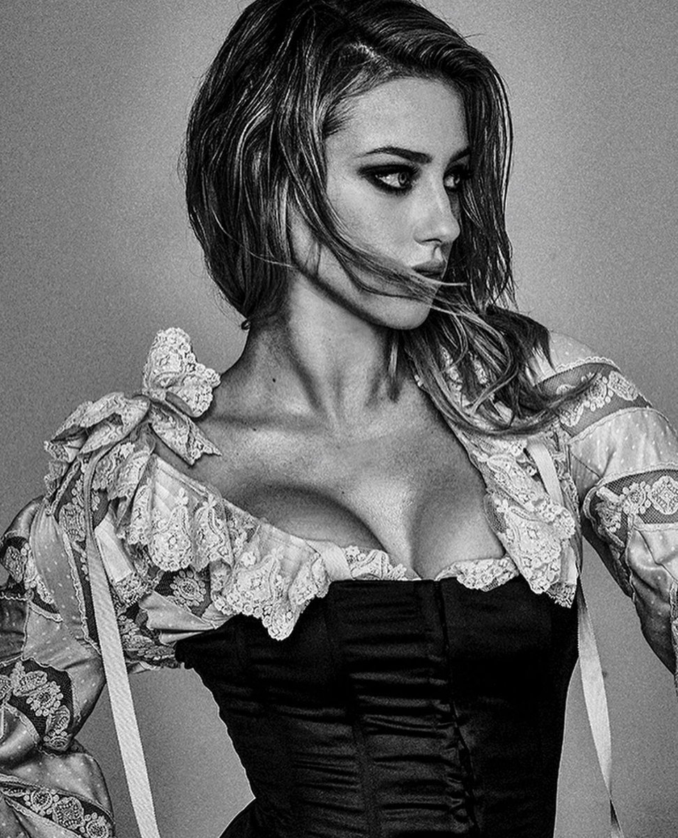 bugheadheart's tweet image. an iconic couple