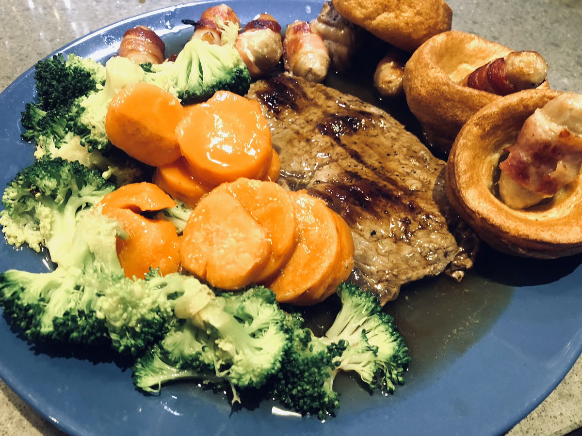 Not a traditional Christmas dinner but it’s still pretty tight 👌