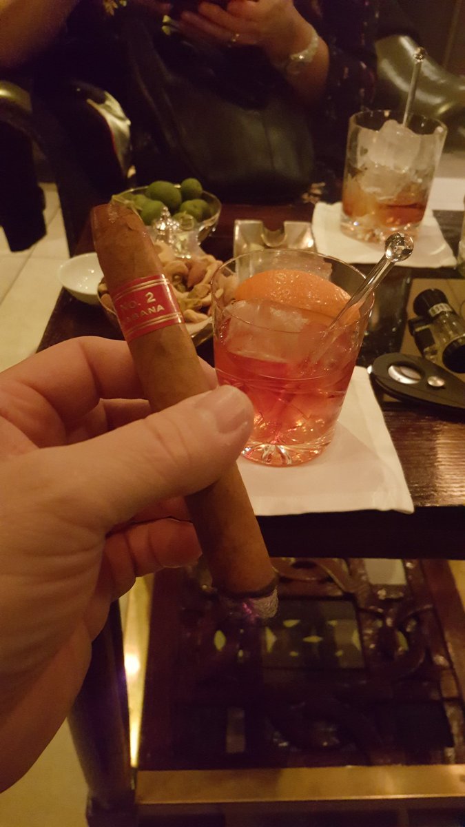 Hump322's tweet photo. P2 on the slant, #negroni #perfik https://t.co/emcw622OZC
