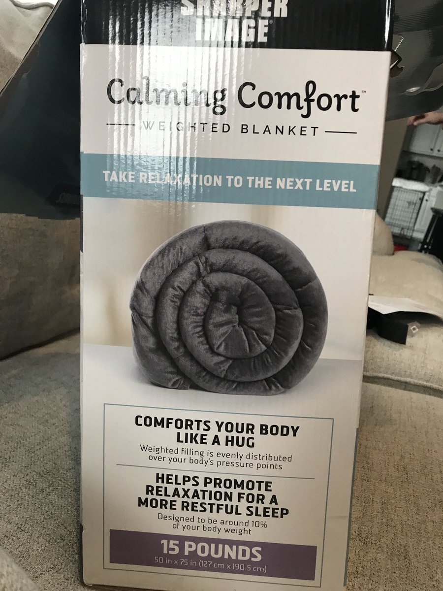 Janisa_Raelyn's tweet photo. @BedBathBeyond so annoyed that my mom opened a broken Christmas present this morning. I spent over $100 for this blanket and it spilt everywhere. https://t.co/idQuxiwuuu
